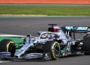 开云下载-迈凯伦横扫红牛二队，汉密尔顿刷新纪录