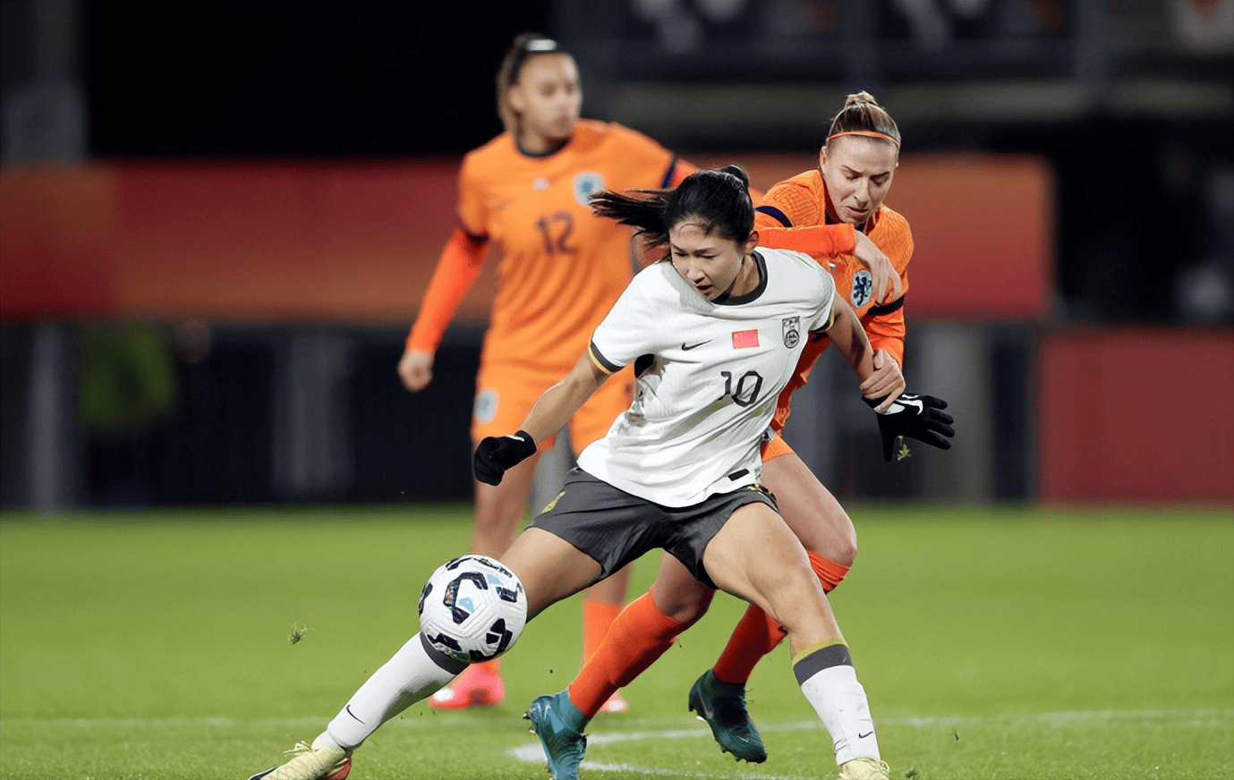 关于国家女足备战决赛,球队士气高昂的信息 关于国家女足备战决赛,球队士气高昂的信息