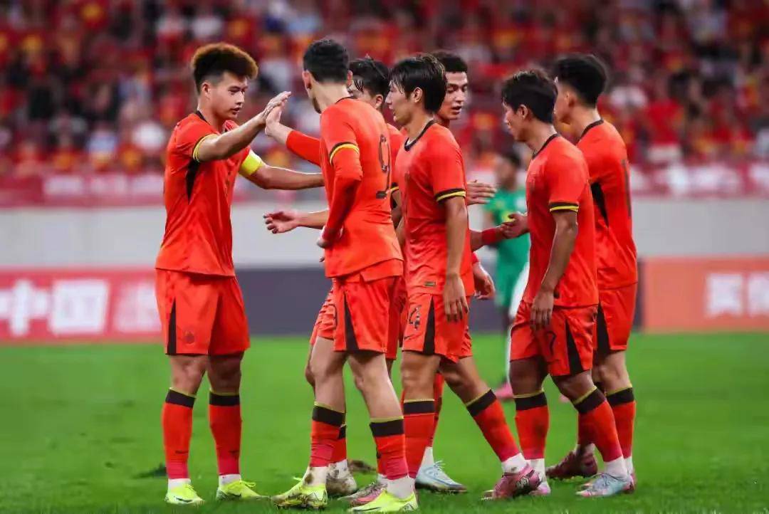 包含千里之外的悬殊较量，球员拼尽全力的词条