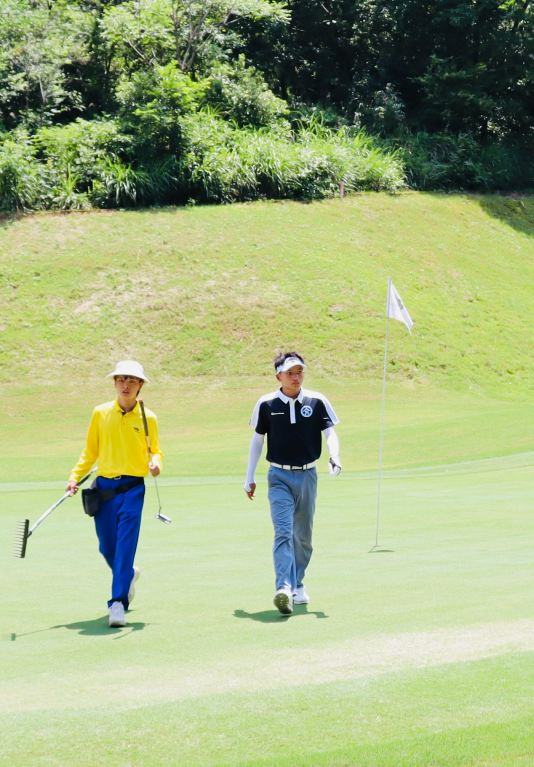 包含高尔夫决赛震撼开打，巅峰对决引爆全场的词条