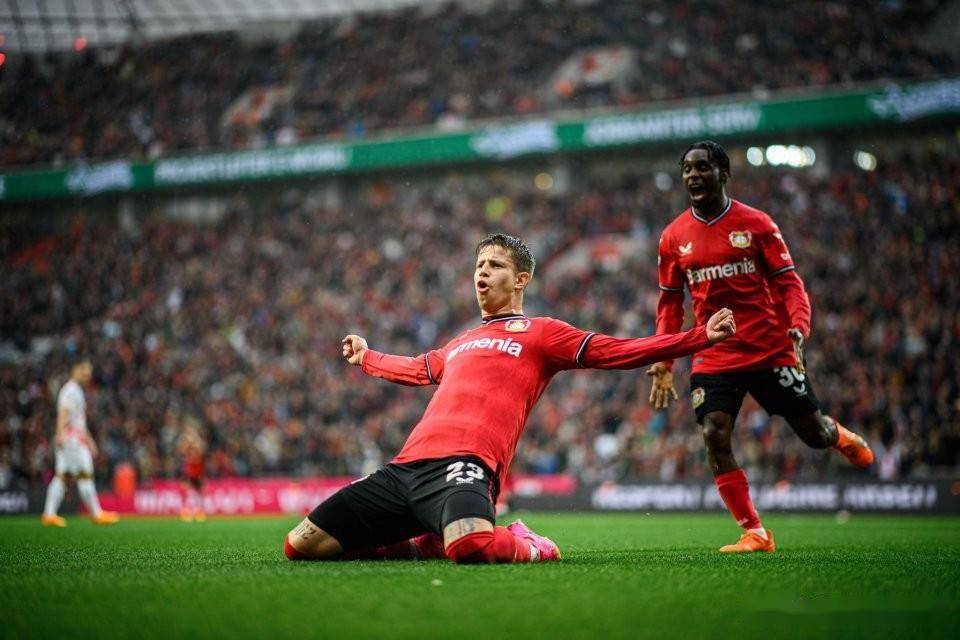 关于红牛二队绝杀雷诺车队，阿隆索统治全场的信息