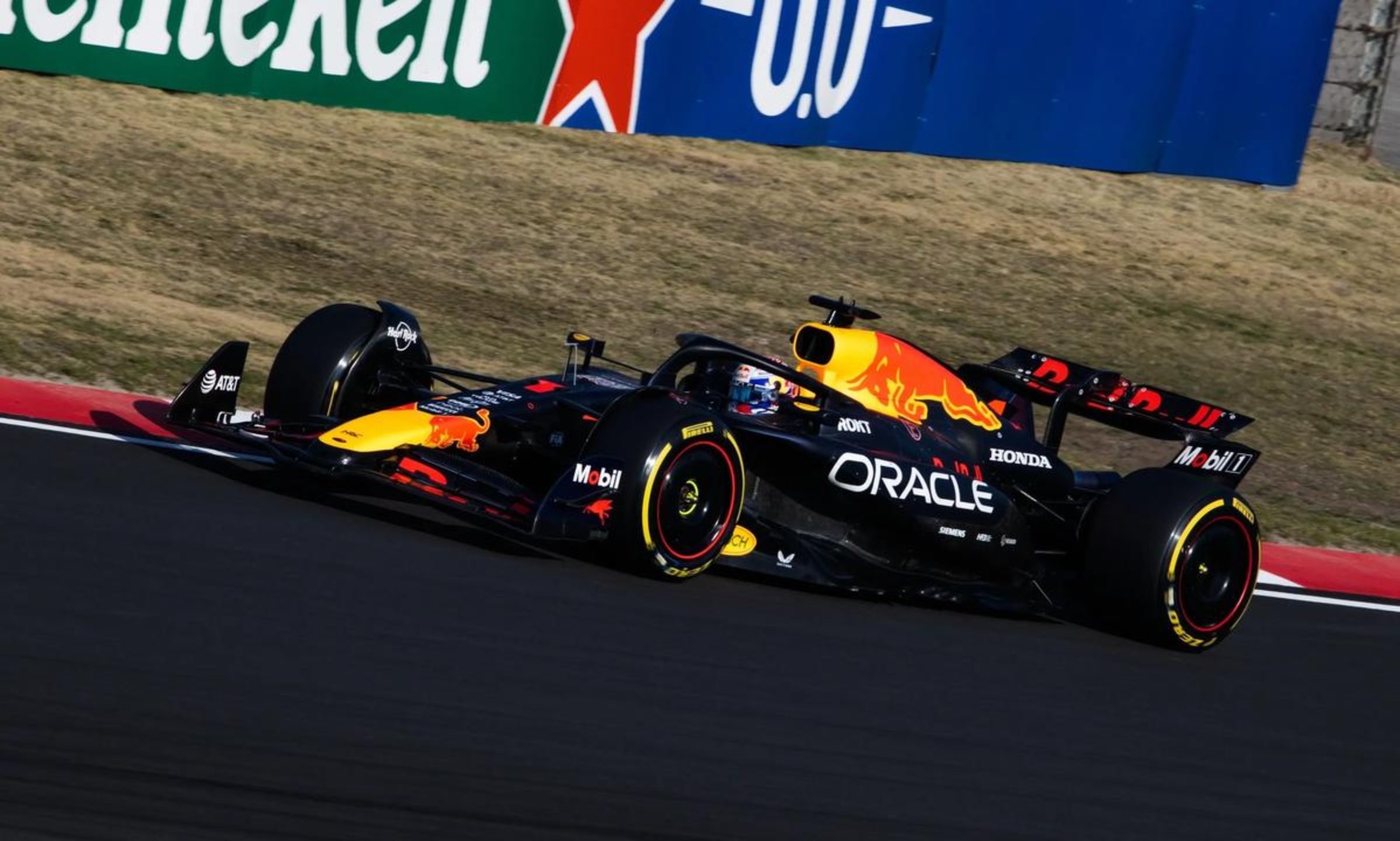 关于迈凯伦横扫红牛车队,汉密尔顿高光表现的信息 关于迈凯伦横扫红牛车队,汉密尔顿高光表现的信息